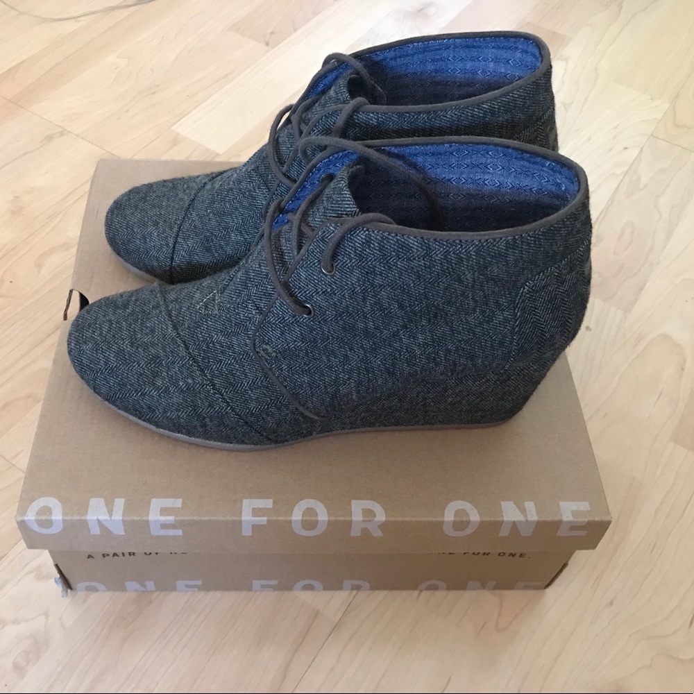Women’s Toms Desert Wedge Size 10